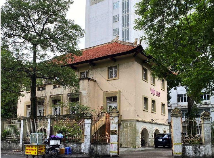 Khuôn viên Trường Đại học Bách khoa Hà Nội thời kỳ đầu.
