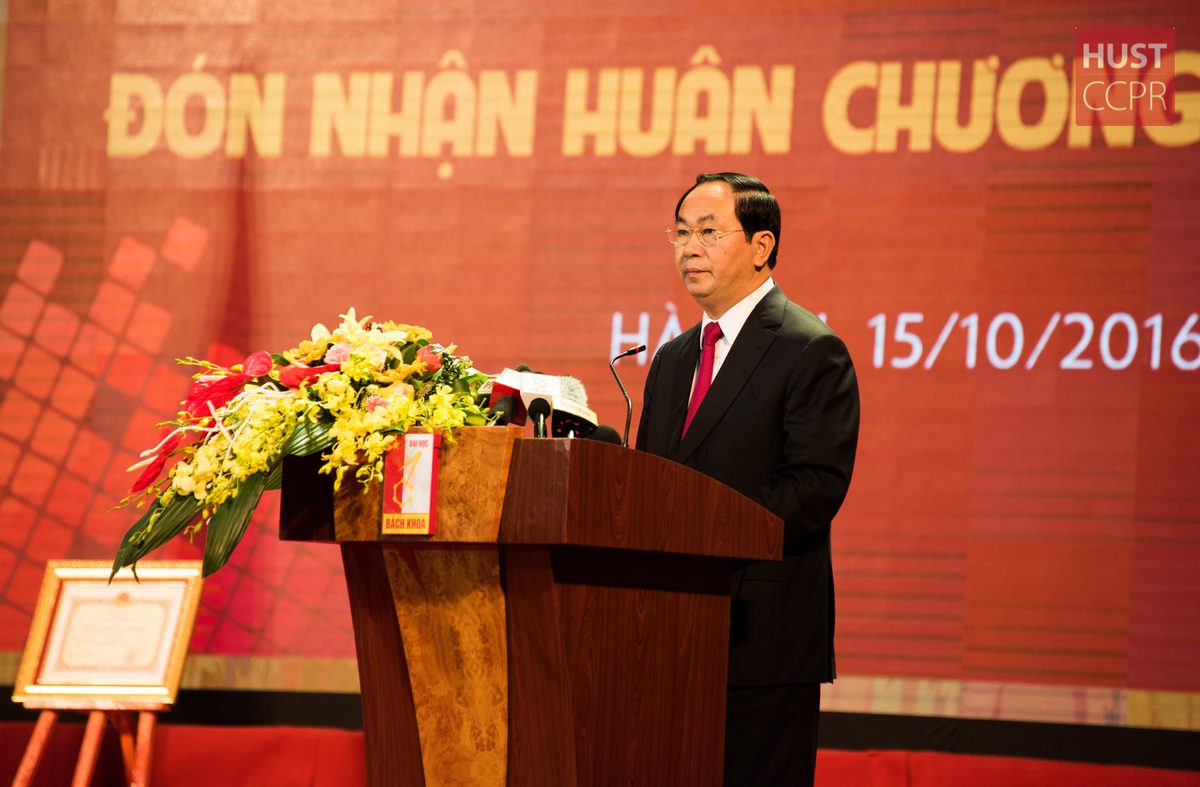 Chủ tịch nước chúc mừng tập thể Trường.