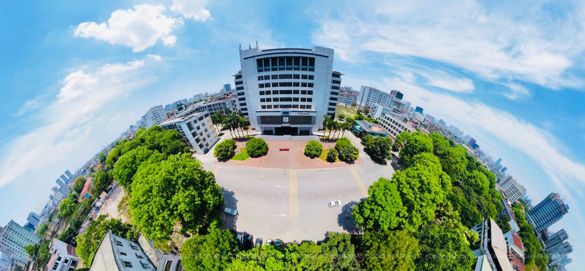 Tòa nhà và quảng trường Tạ Quang Bửu — công trình tiêu biểu của giai đoạn phát triển đầu thế kỷ XXI.